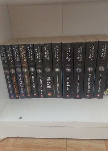 Gölgelerin efendisi - Ciltli 12 Kitap Seti