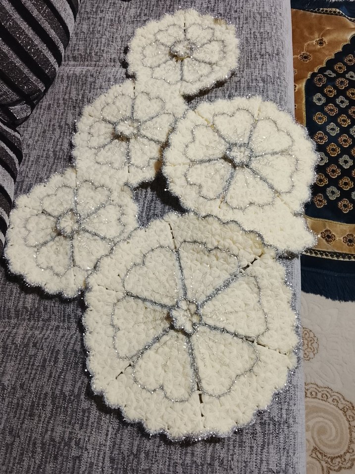 El Yapımı Çiçek Desenli Dekoratif Tabaklar - Görsel 2