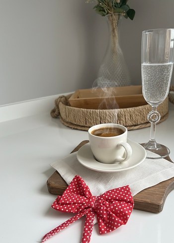 Kırmızı Puantiye fiyonklu kahve sunum peçetesi - Görsel 3