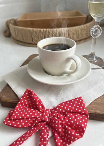 Kırmızı Puantiye fiyonklu kahve sunum peçetesi - Görsel 2