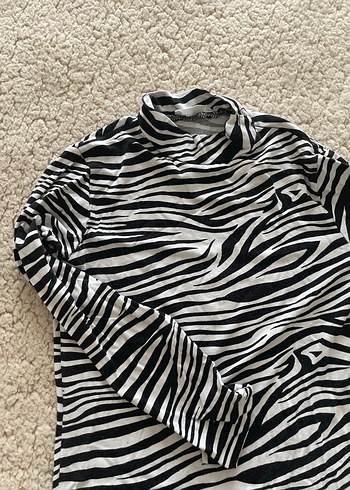 Zebra Desenli Boğazlı Uzun Kollu Kadın Bluz