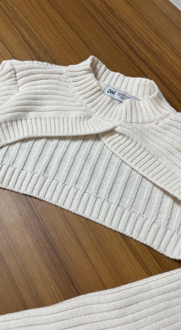 Beyaz Örgü Boğazlı İnce Kadın Kazak - Görsel 3