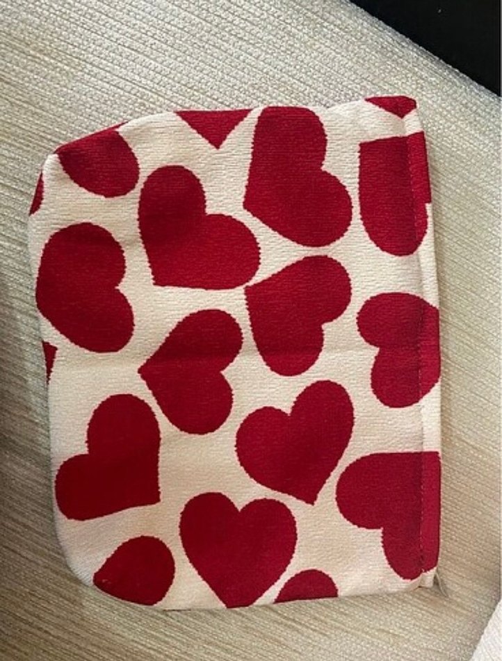 Kırmızı Kalp Desenli Fermuarlı Makyaj Çantası - Görsel 3