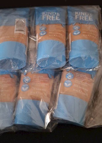 Beden Kind & Free Ten Renkli Fondöten Rimmel