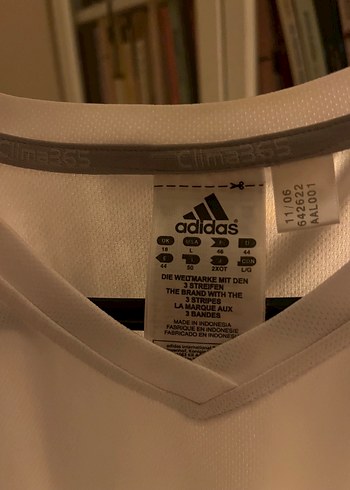 Adidas Adidas V Yaka Beyaz Kısa Kollu Kadın Tişört