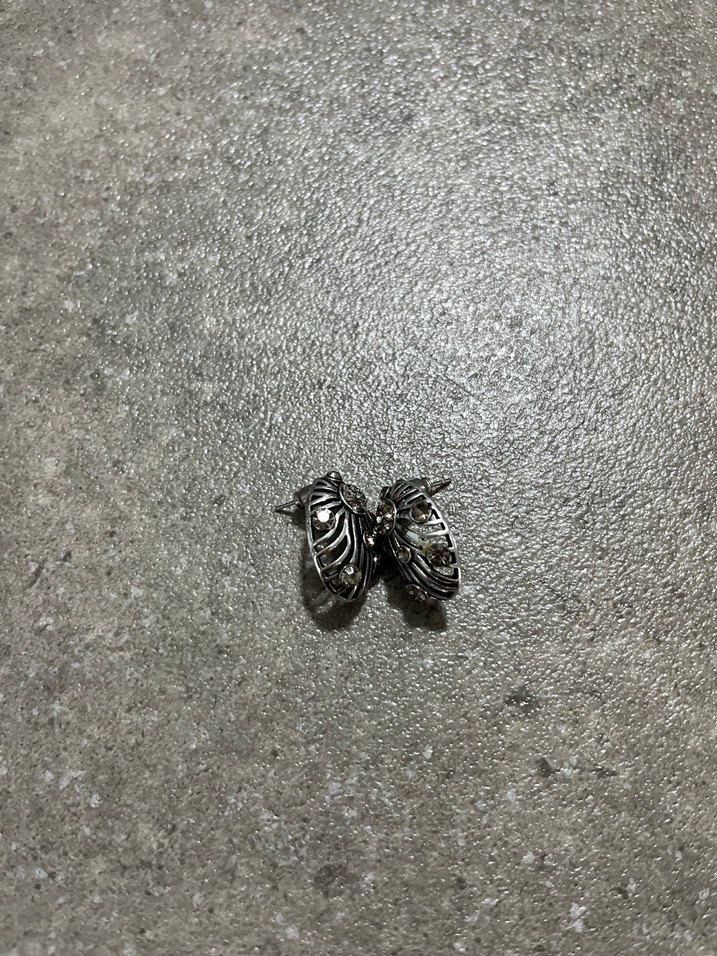 Gri Parlak Rock Punk Küpe - Görsel 2