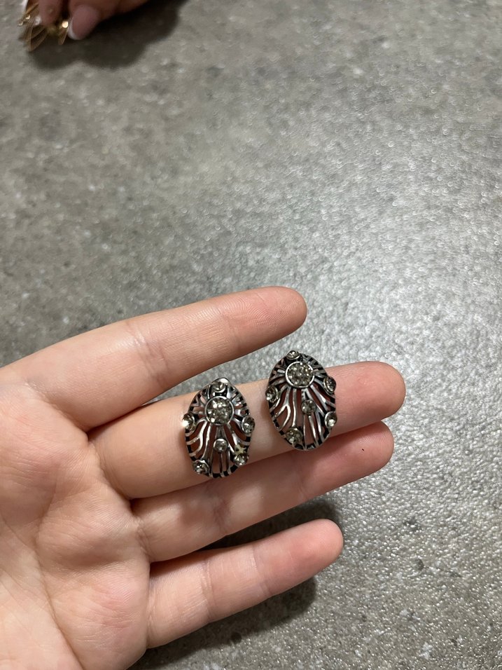 Gri Parlak Rock Punk Küpe - Görsel 3