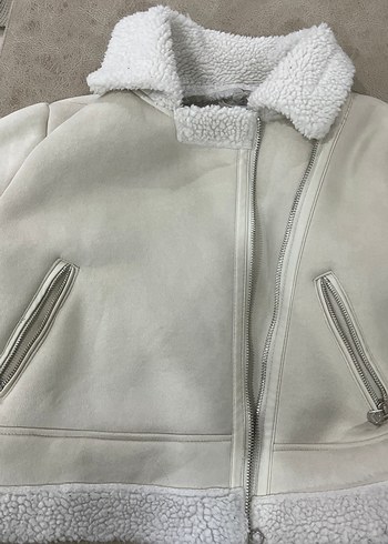 Kürk Detaylı Beyaz Kadın Kısa Mont - Görsel 2