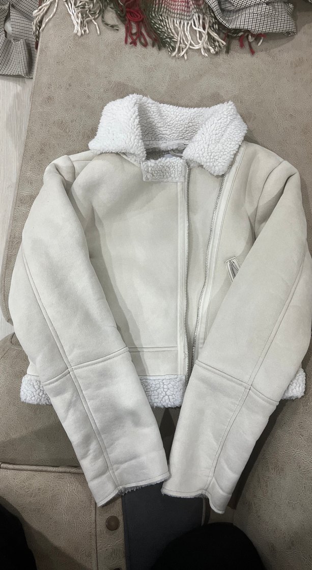 Kürk Detaylı Beyaz Kadın Kısa Mont - Görsel 3