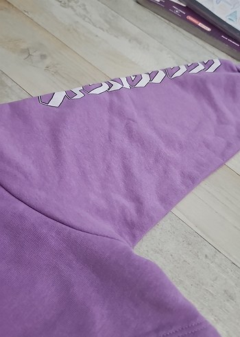Mor Baskılı Kısa Sweatshirt - Görsel 5