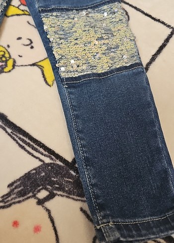 Renkli Nakışlı Kemerli Kız Kot Pantolon - Görsel 2