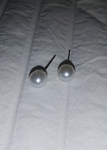 Minimalist Beyaz Düğme Küpe
