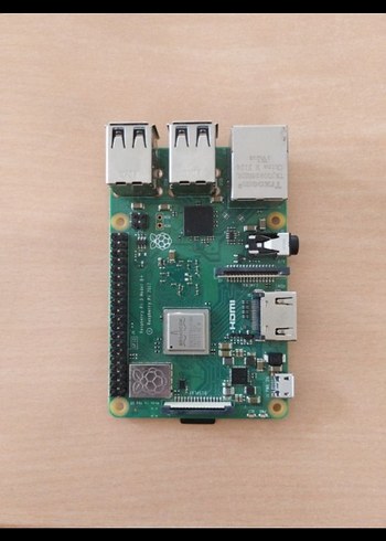 Bej Renkli Raspberry Pi Geliştirme Kartı
