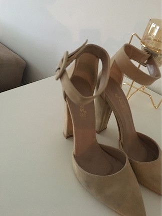 Bantlı stiletto