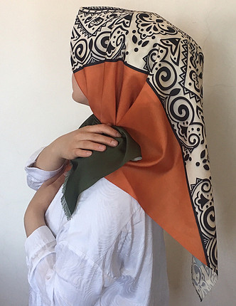 Desenli eşarp
