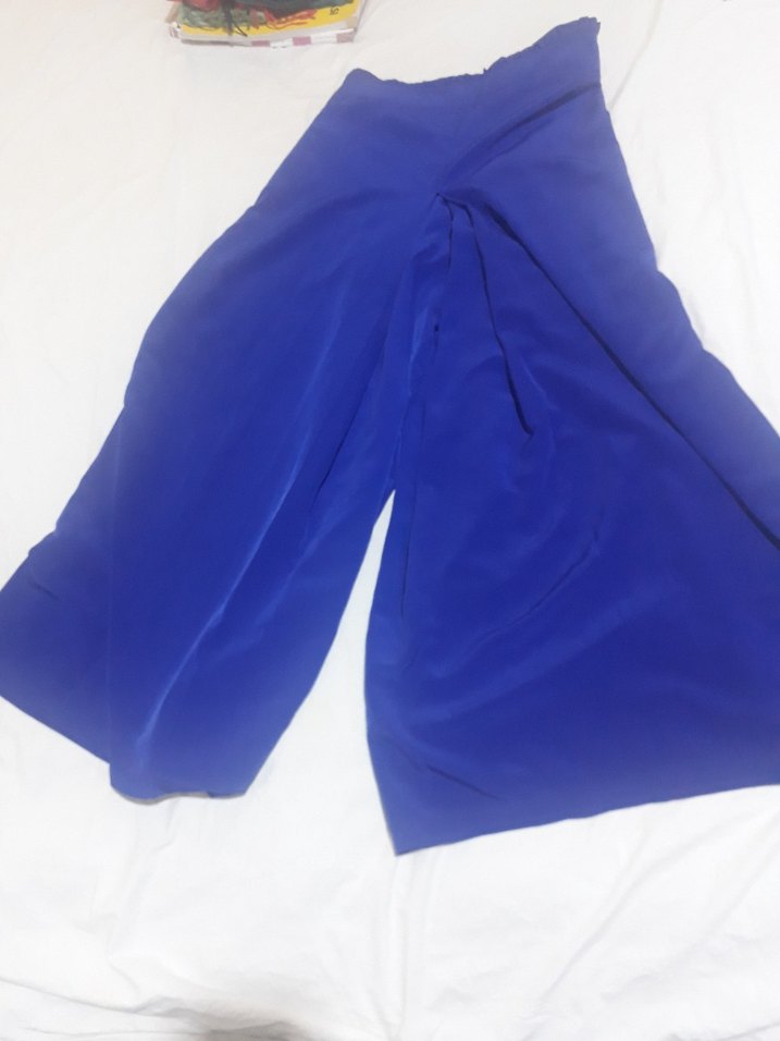 Mavi Midi Saten Bol Kesim Kemerli Kadın Pantolon - Görsel 3