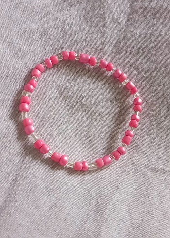 pembe lastikli bileklik hediye konur