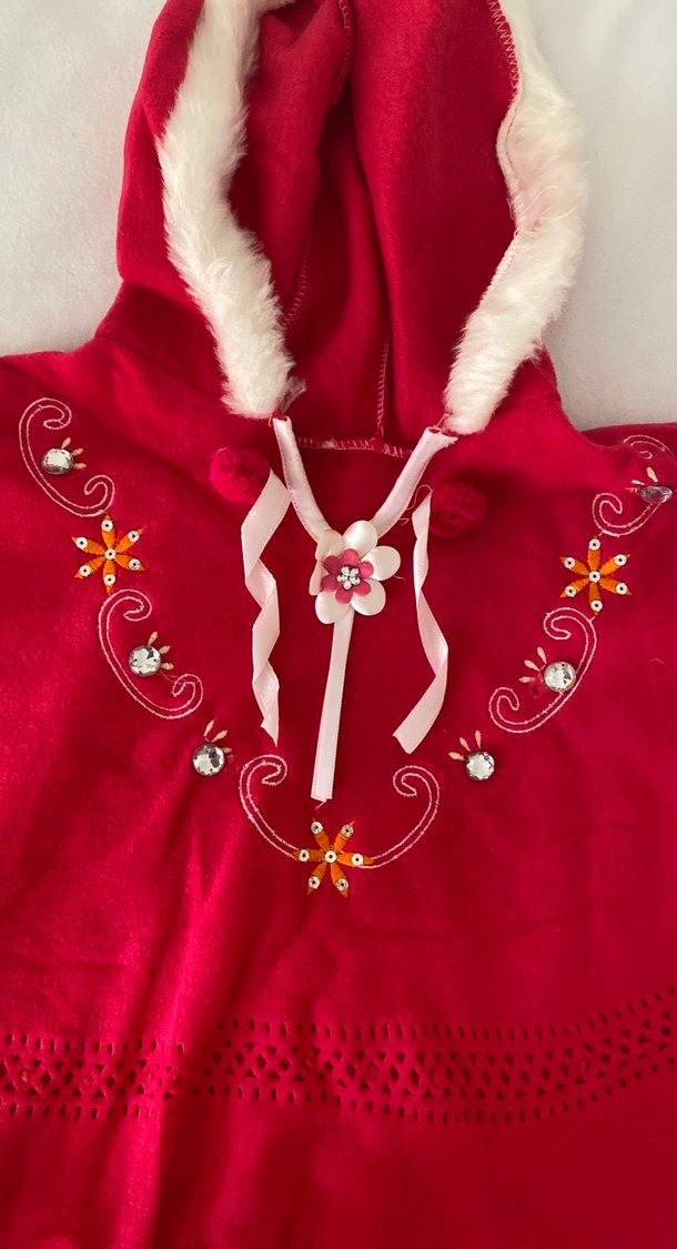 Kız Çocuk Kırmızı Nakışlı Kapüşonlu Panço - Görsel 2
