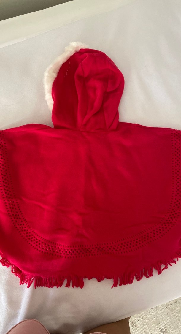 Kız Çocuk Kırmızı Nakışlı Kapüşonlu Panço - Görsel 3