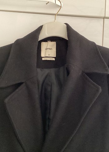 Düğmeli Siyah Kaban - Görsel 3