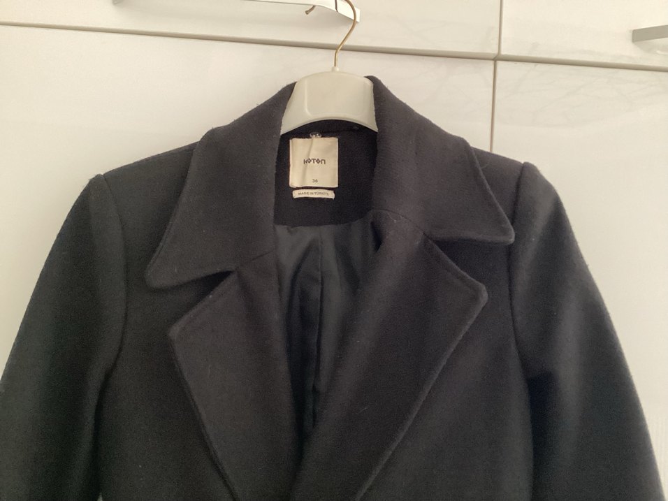 Düğmeli Siyah Kaban - Görsel 3