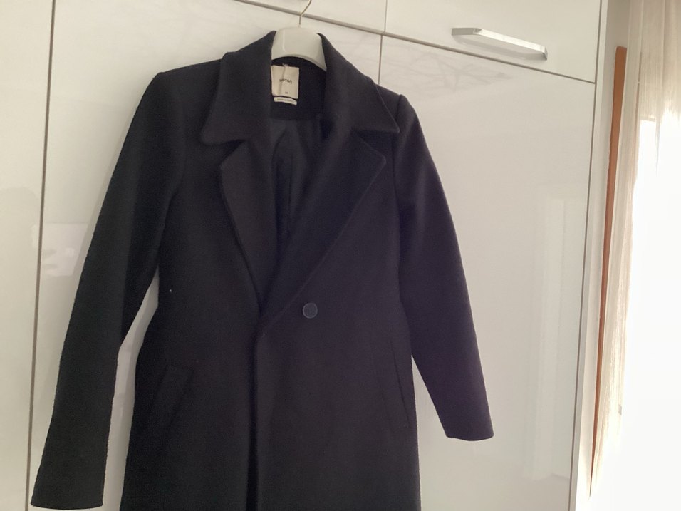 Düğmeli Siyah Kaban - Görsel 2