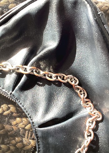 Mango Zincir Detaylı Siyah Deri Yılan Desenli Çanta - Görsel 3