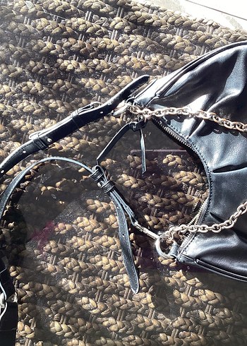 Mango Zincir Detaylı Siyah Deri Yılan Desenli Çanta - Görsel 2