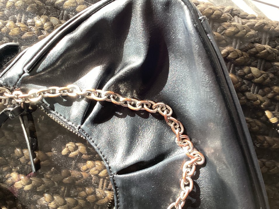 Mango Zincir Detaylı Siyah Deri Yılan Desenli Çanta - Görsel 3