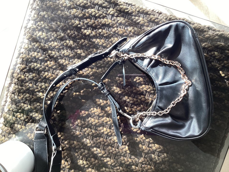 Mango Zincir Detaylı Siyah Deri Yılan Desenli Çanta - Görsel 2