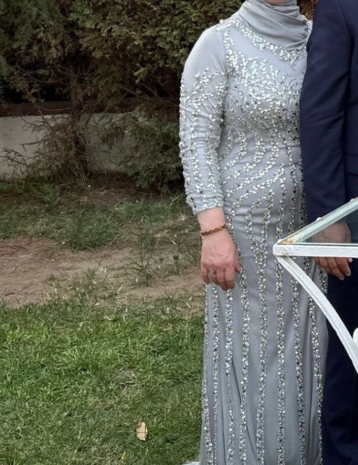 Uzun Kollu Tesettür Yaka Gri İtal Taşlı Abiye Elbise - Görsel 3