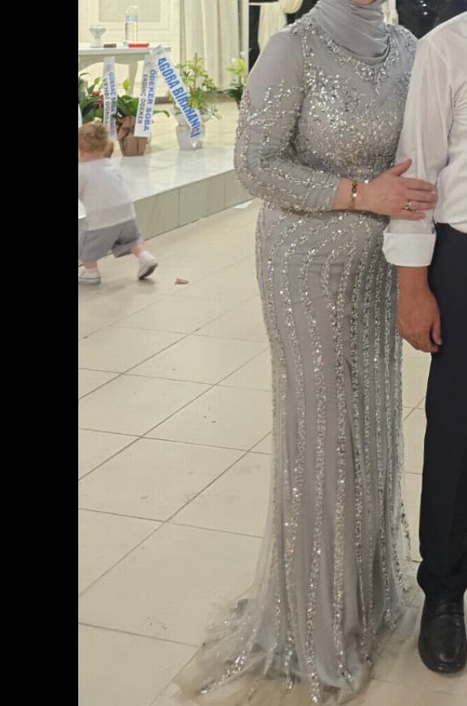 Uzun Kollu Tesettür Yaka Gri İtal Taşlı Abiye Elbise - Görsel 4