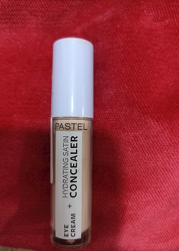 Pastel Bej Kapatıcı ve Aydınlatıcı