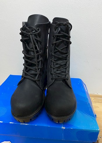 Siyah Bağcıklı Blok Topuklu Kadın Bot - Görsel 2