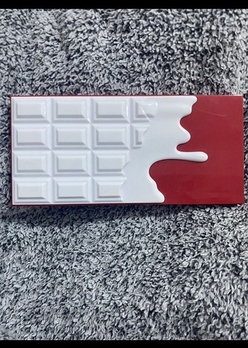 Revolution Red Velvet Far Paleti - Görsel 2