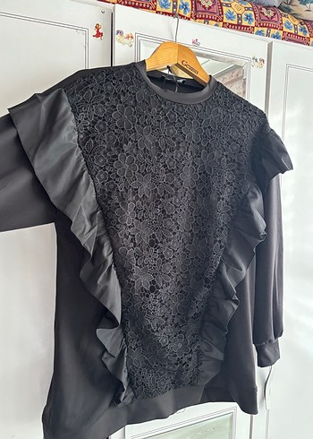 m Beden Uzun Kollu Siyah Fırfırlı Gotik Bluz