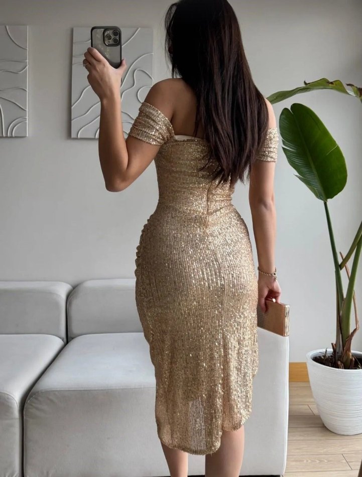 Parlak Altın Renkli Elbise - Görsel 3