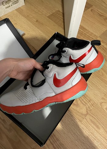 Nike Renkli Desenli Beyaz Basketbol Ayakkabısı