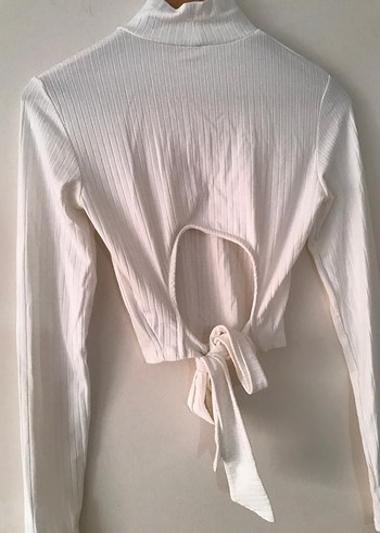 Bershka Beyaz Uzun Kollu Yüksek Yakalı Crop Top