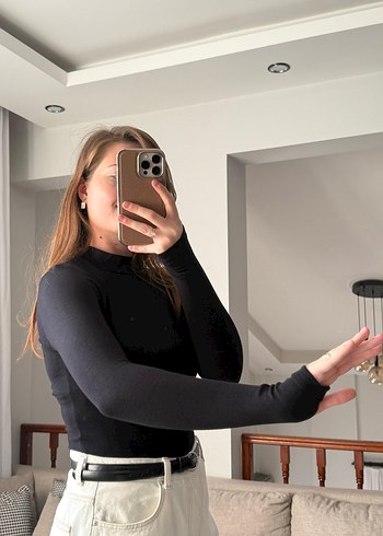 Siyah Yüksek Yakalı Kadın Bluz - Görsel 2