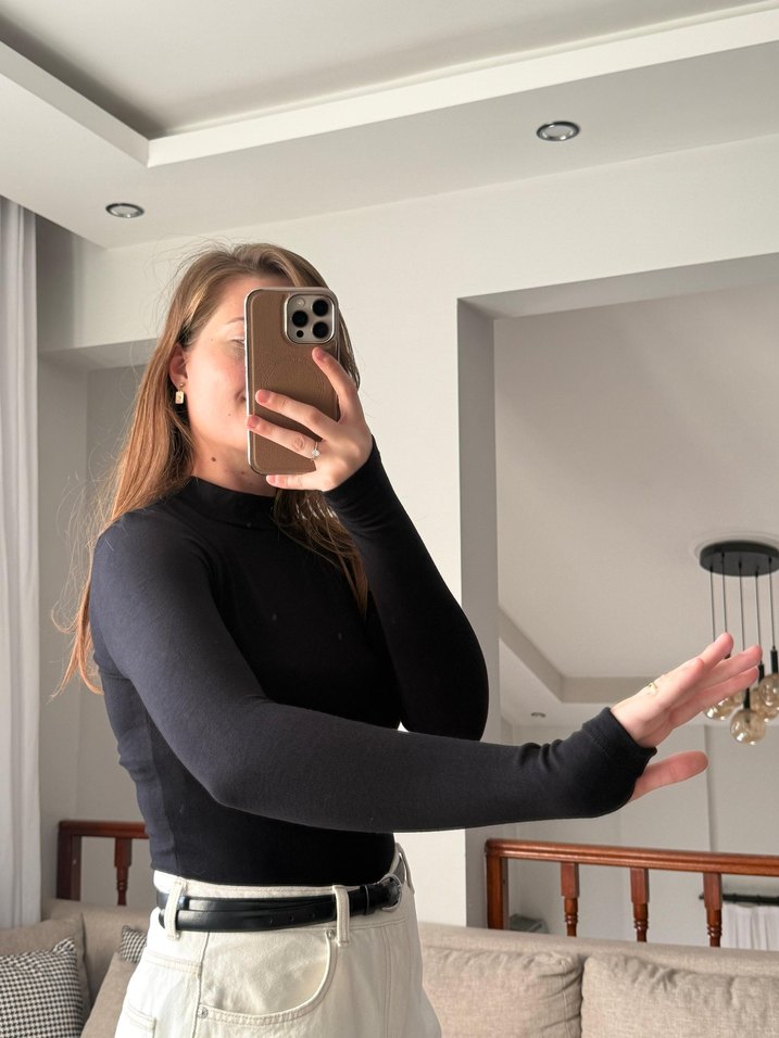 Siyah Yüksek Yakalı Kadın Bluz - Görsel 2