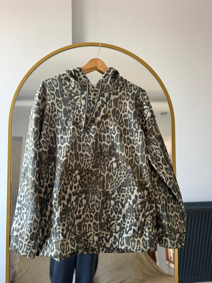 Kapüşonlu Leopar Desenli Gri Sweatshirt - Görsel 2