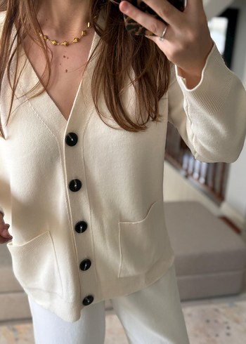 Kadın Beyaz Pamuklu Rahat Kesim Hırka - Görsel 2