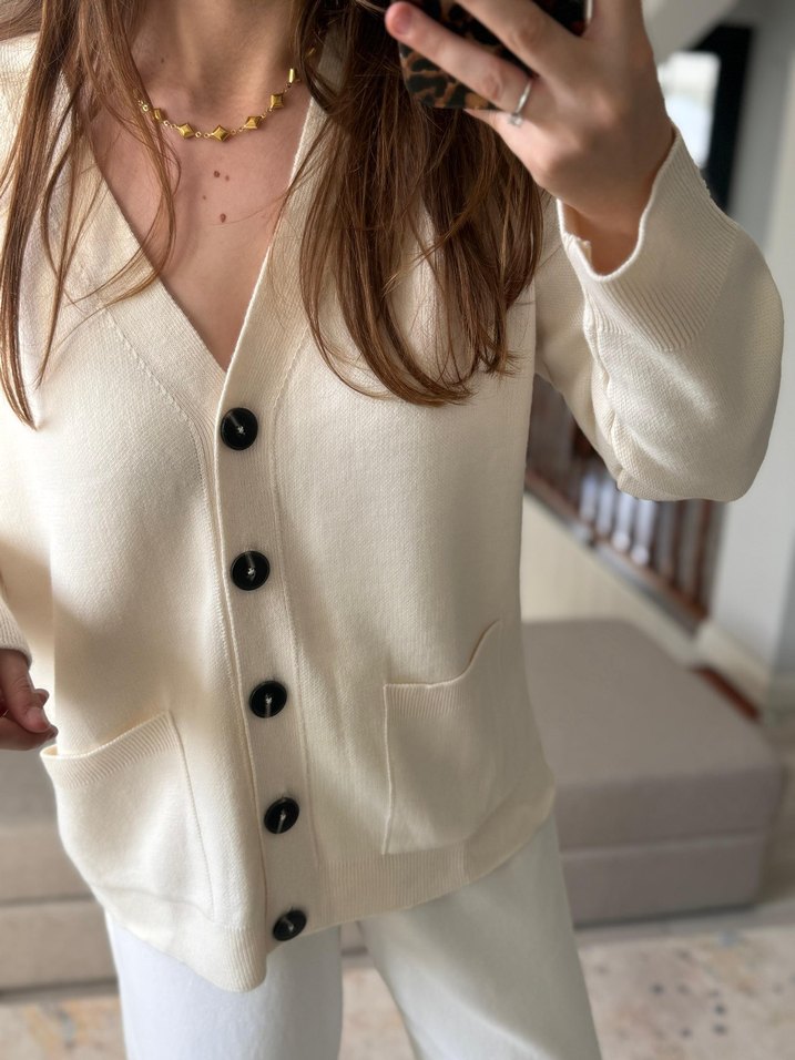 Kadın Beyaz Pamuklu Rahat Kesim Hırka - Görsel 2