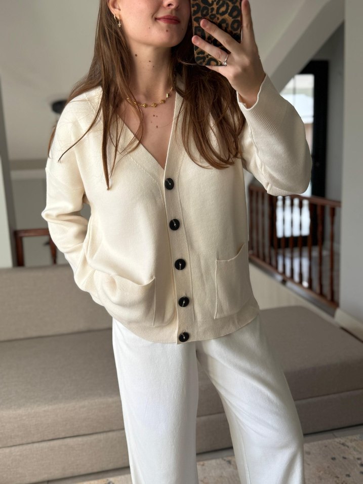 Kadın Beyaz Pamuklu Rahat Kesim Hırka - Görsel 3