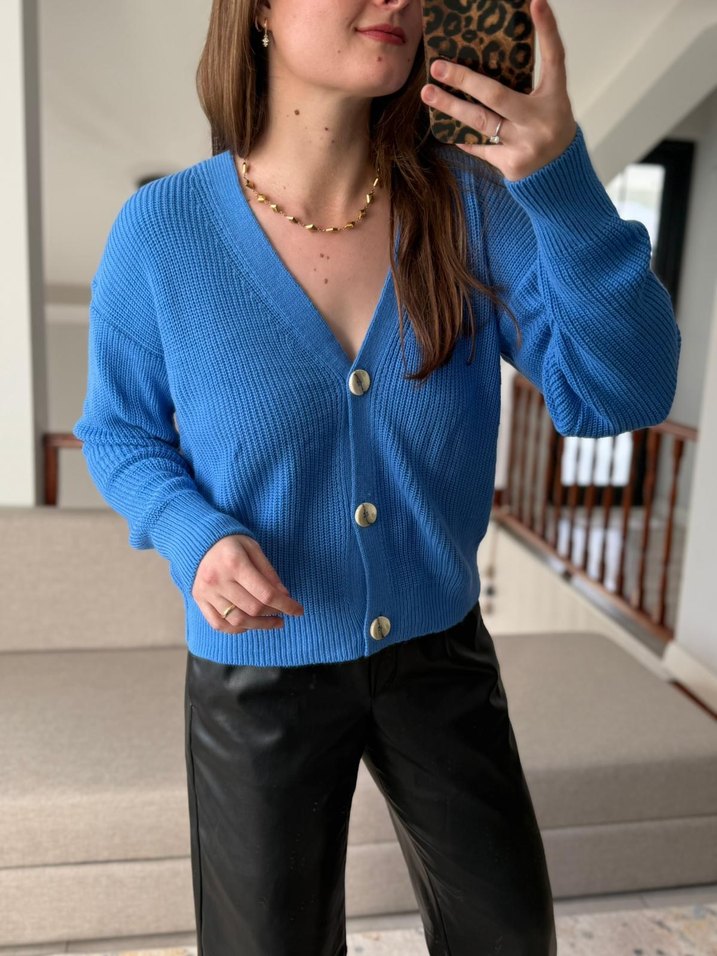 Düğmeli Mavi V Yaka Kadın Hırka - Görsel 3