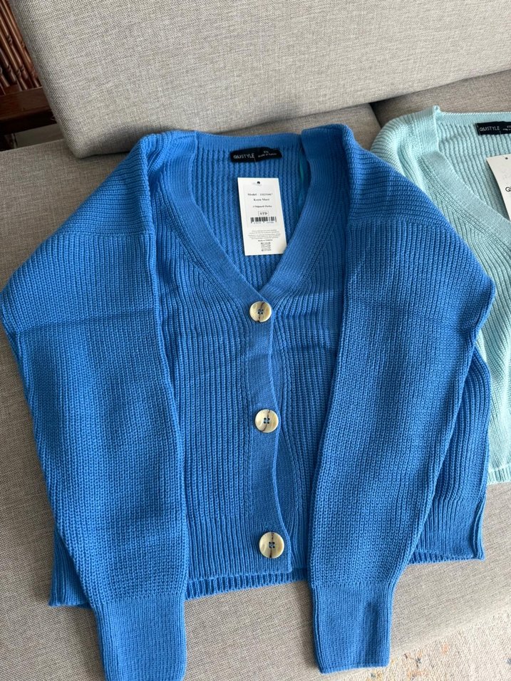 Düğmeli Mavi V Yaka Kadın Hırka - Görsel 4