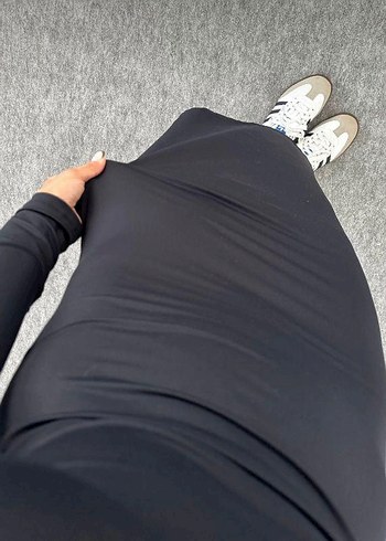 Siyah Uzun Kollu Vücuda Oturan Elbise - Görsel 3