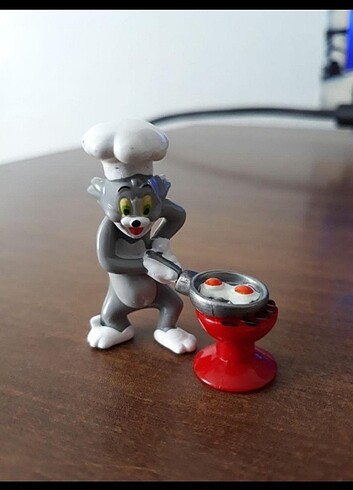 TOM FİGÜRÜ