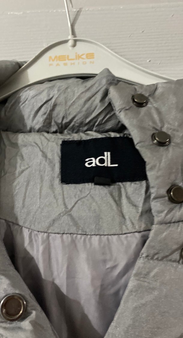 Gri Düğmeli Kolsuz Kadın Ceket - Görsel 2